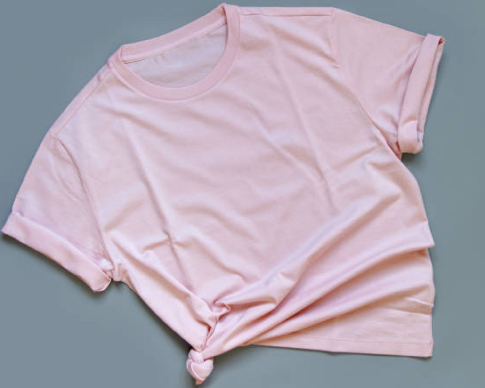 TRUCOS RECUPERAR LA ROPA DESTENIDA El truco para recuperar el blanco de las prendas que se han destenido de rosa