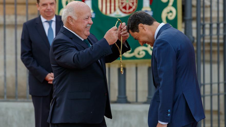 Moreno derrocha mayoría absoluta a pie de calle y abraza el discurso andalucista