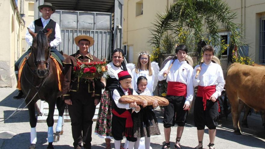 Cabanes reviu la Sembra de Pinyons per Sant Isidre