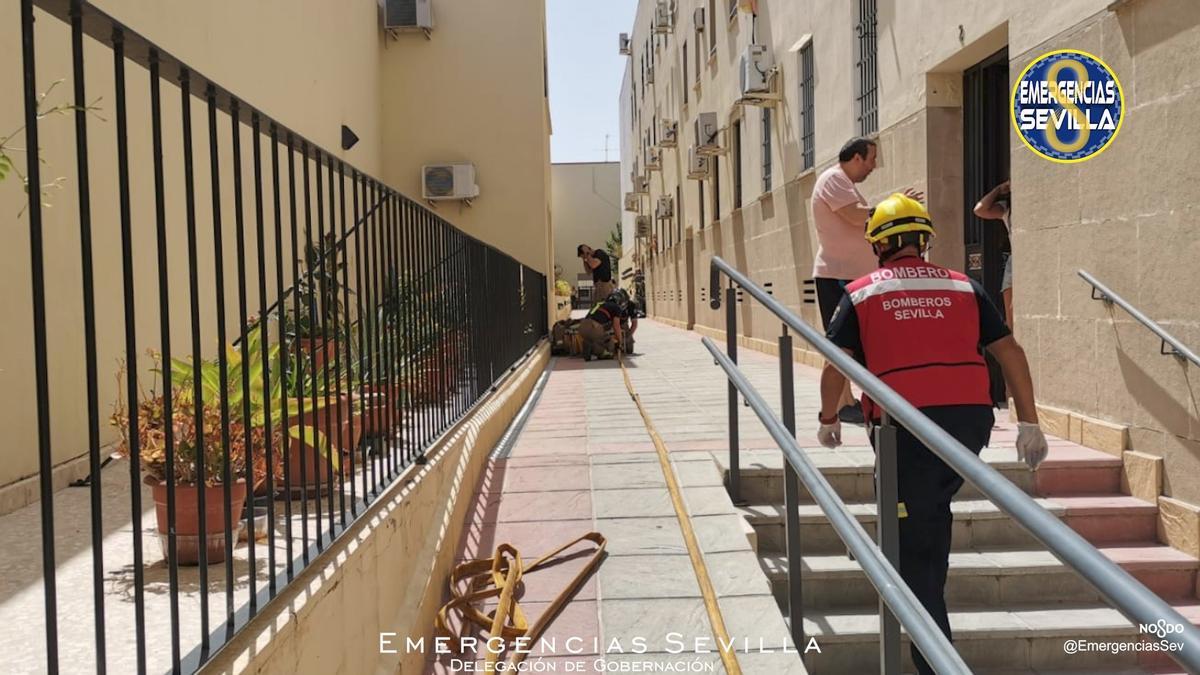 Los vecinos han alertado a los servicios de emergencias.