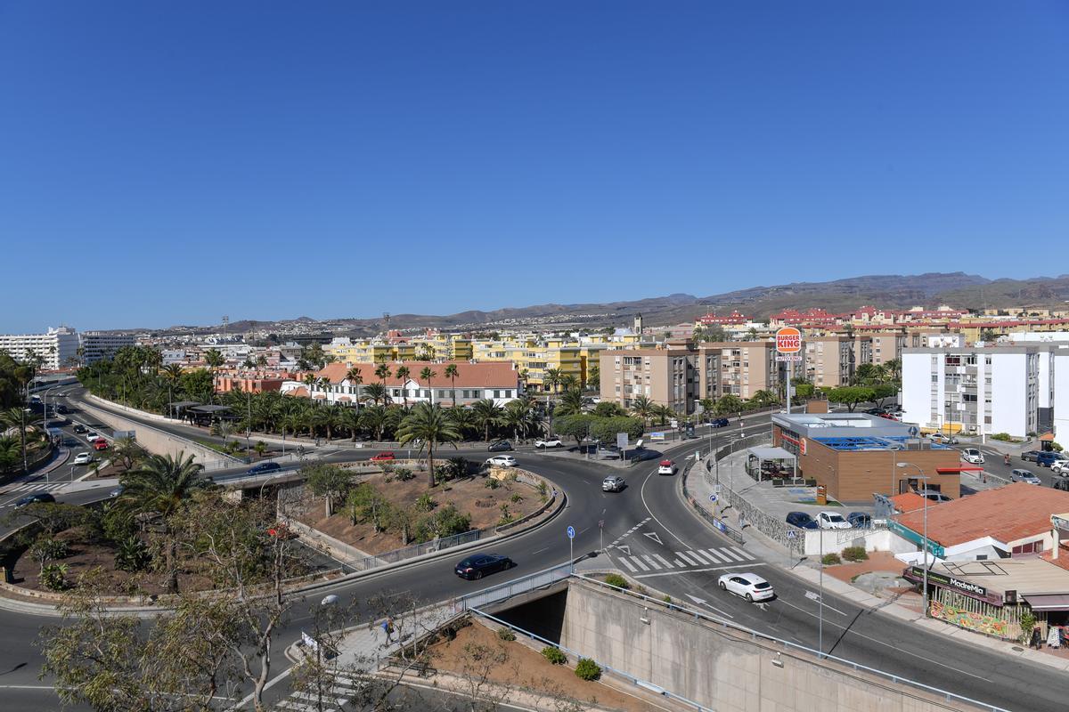 Vista panorámica del poblado de Maspalomas, al fondo, detrás de la rotonda.