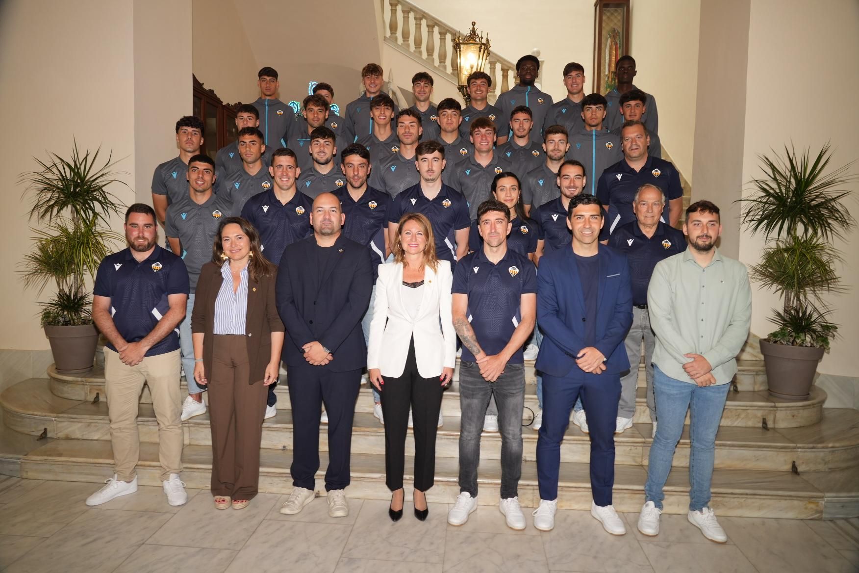 Galería | Las instituciones felicitan al filial del Castellón por su histórico ascenso