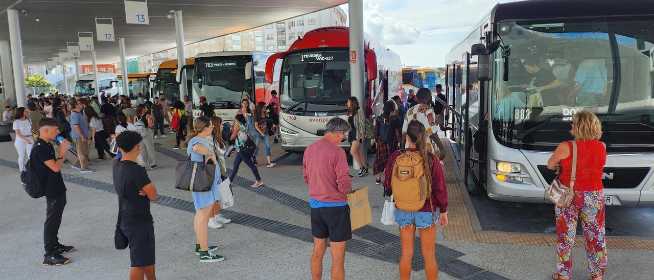 Autobuses en la estación intermodal de Urzáiz en una imagen de