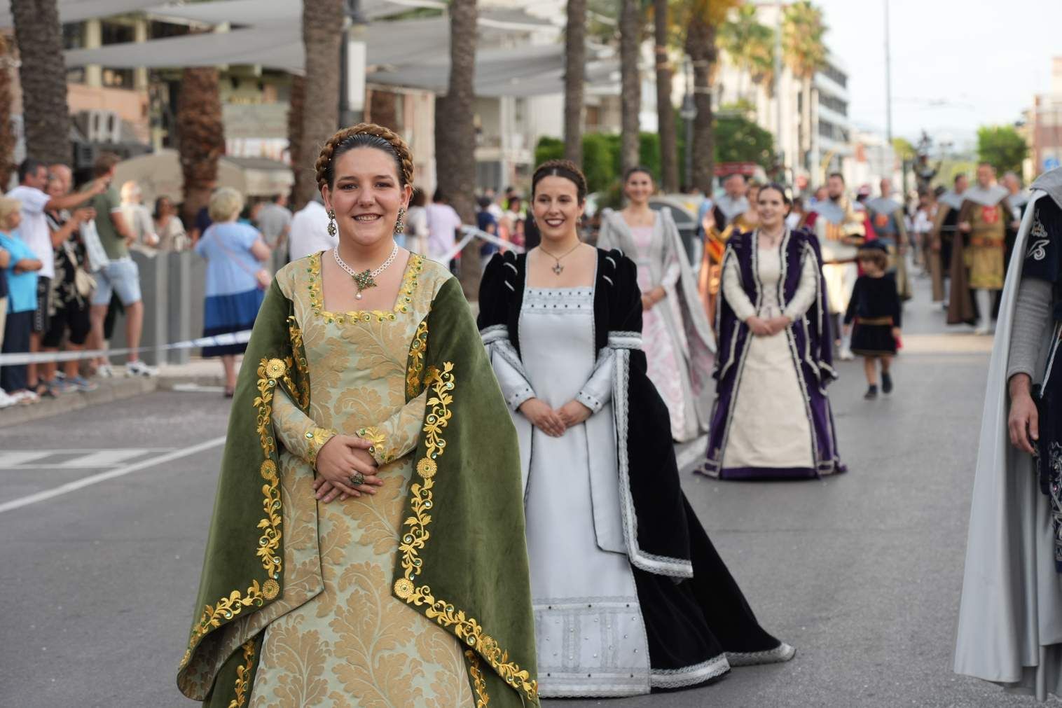 El Grau da inicio a las fiestas de Sant Pere con pólvora, bous y música