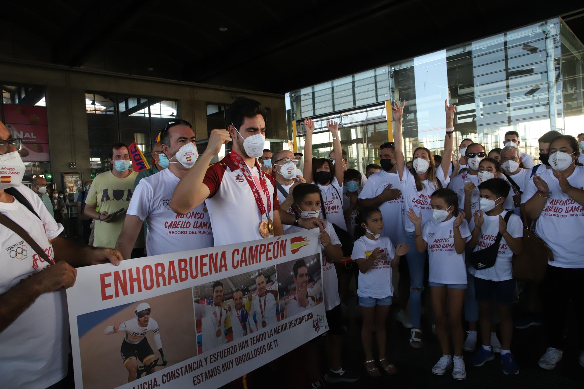 Gran recibiemiento al campeón paralímpico, Alfonso Cabello, a su llegada a Córdoba