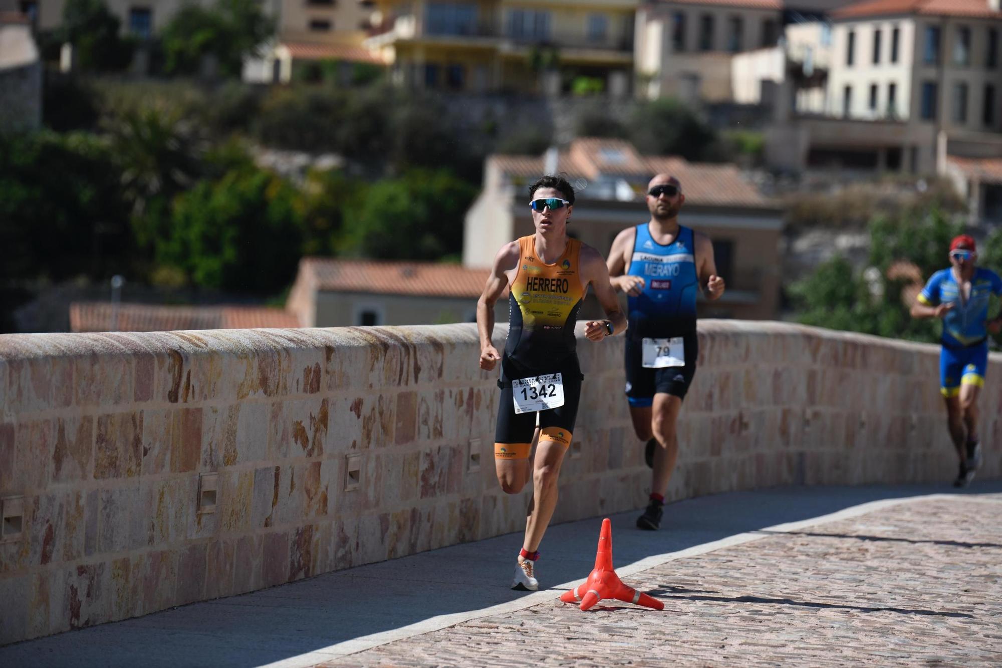 GALERÍA | El Triatlón "Ciudad de Zamora" hace vibrar a la capital del Duero