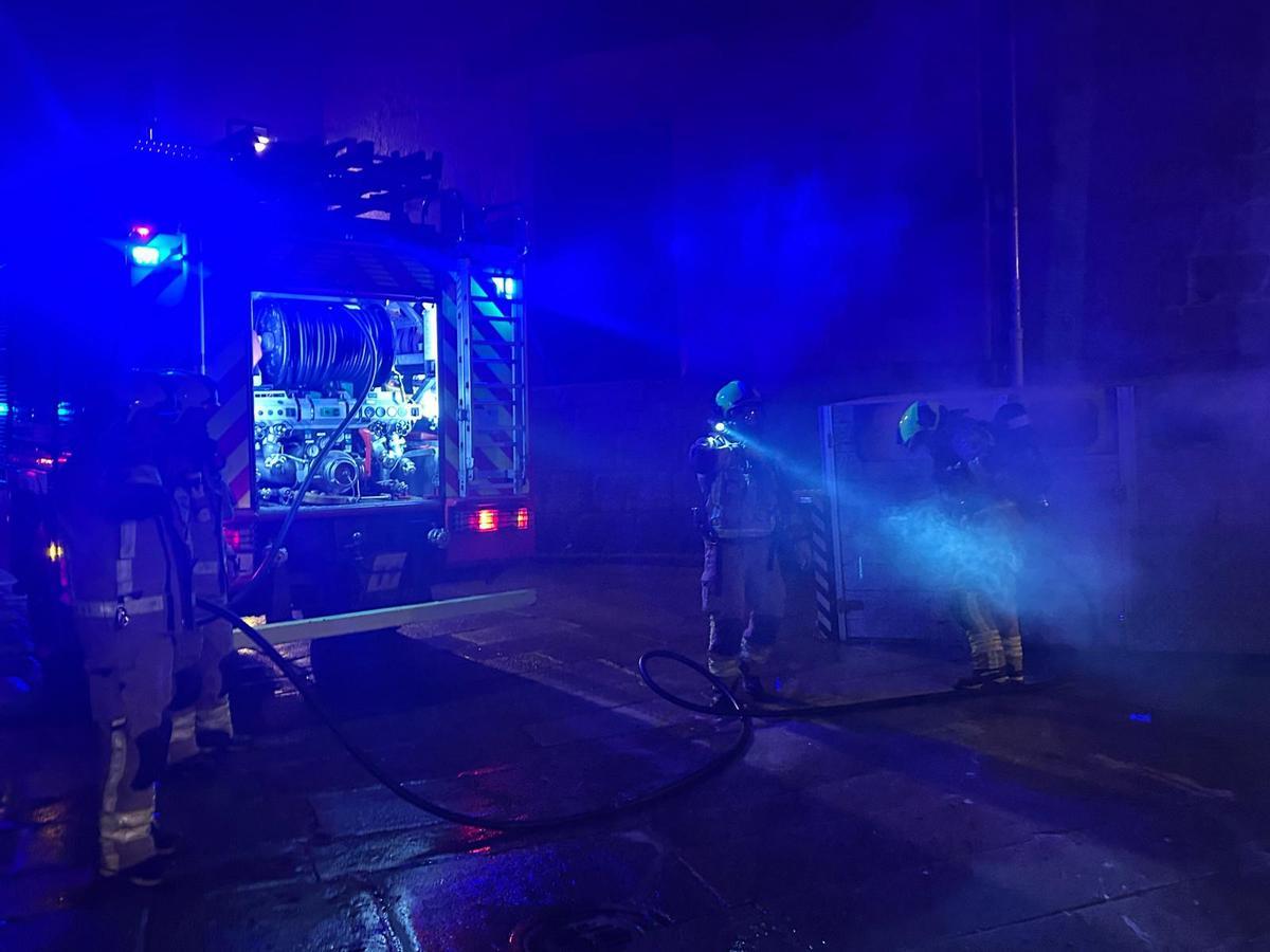 Bengalas, petarBengalas, petardos y cortes de tráfico en la segunda manifestacion contra el desalojo de la Algaliados y cortes de tráfico en la segunda manifestacion contra el desalojo de la Algalia