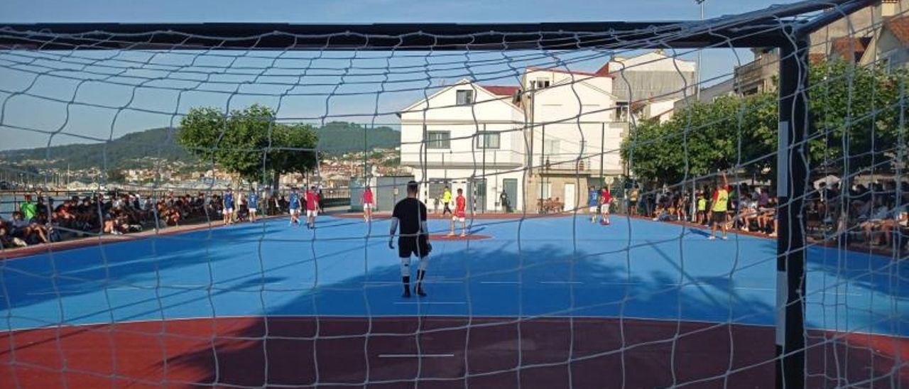 Uno de los partidos del Torneo de Banda do Río. | // FDV