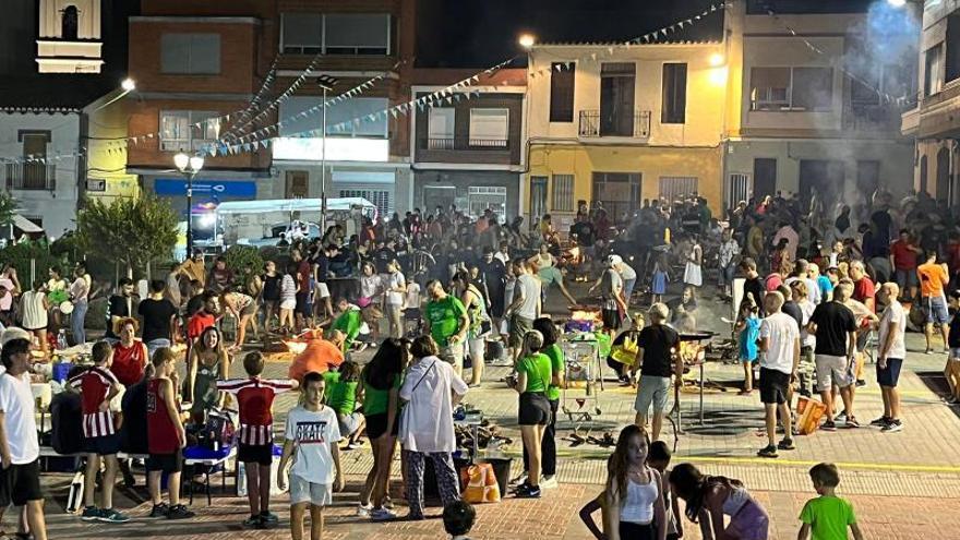 Las fiestas de Gilet llenan las calles de gente y actividades |