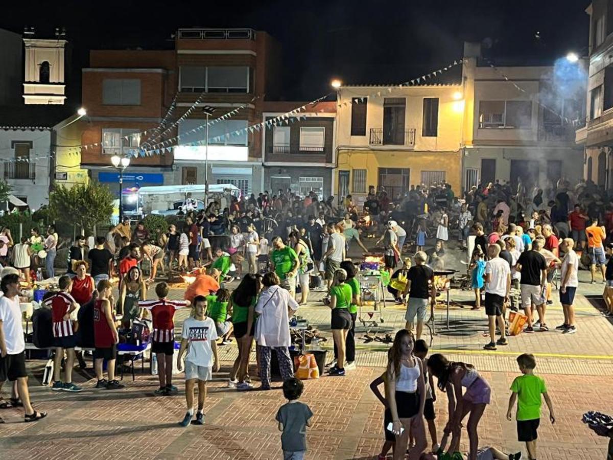 Las fiestas de Gilet llenan las calles de gente y actividades |