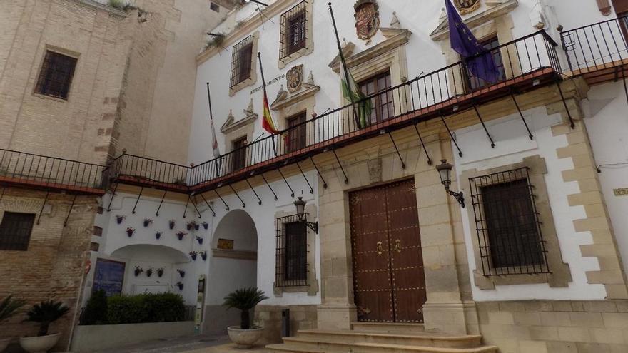 Fachada principal del ayuntamiento de Bujalance.