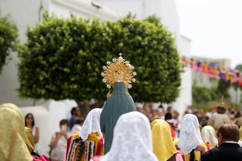 Coronación de la Virgen en el día grande de Jesús.