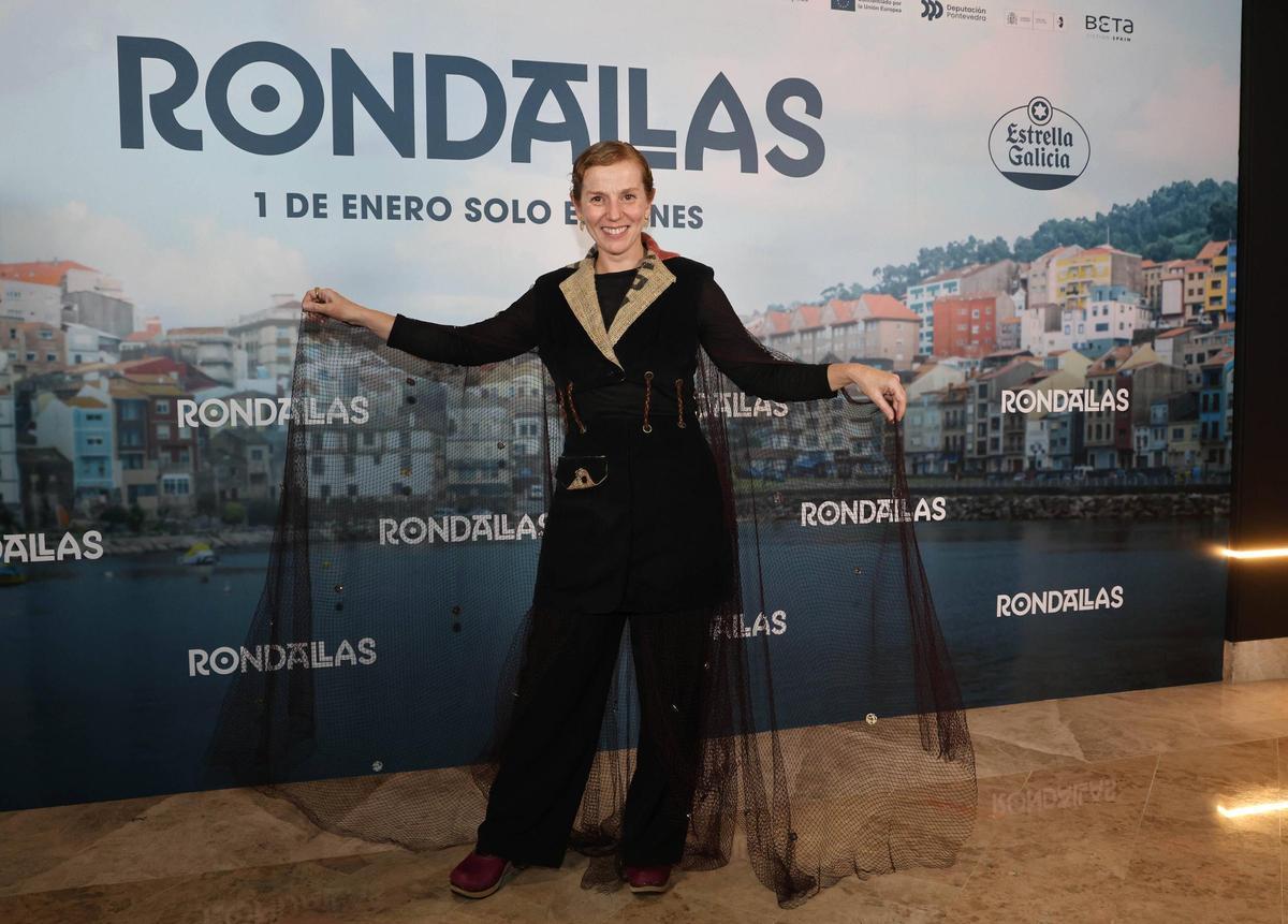 María Vázquez, cun estilismo de la diseñadora gallega Laura Villar, na première en Vigo.