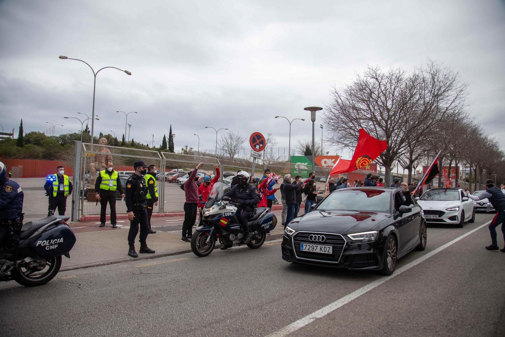 Caravana de coches en apoyo al Mallorca