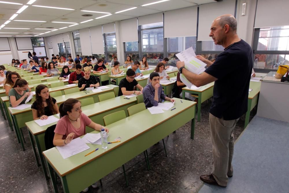 Los alumnos que esta mañana han empezado los exámenes de Selectividad.