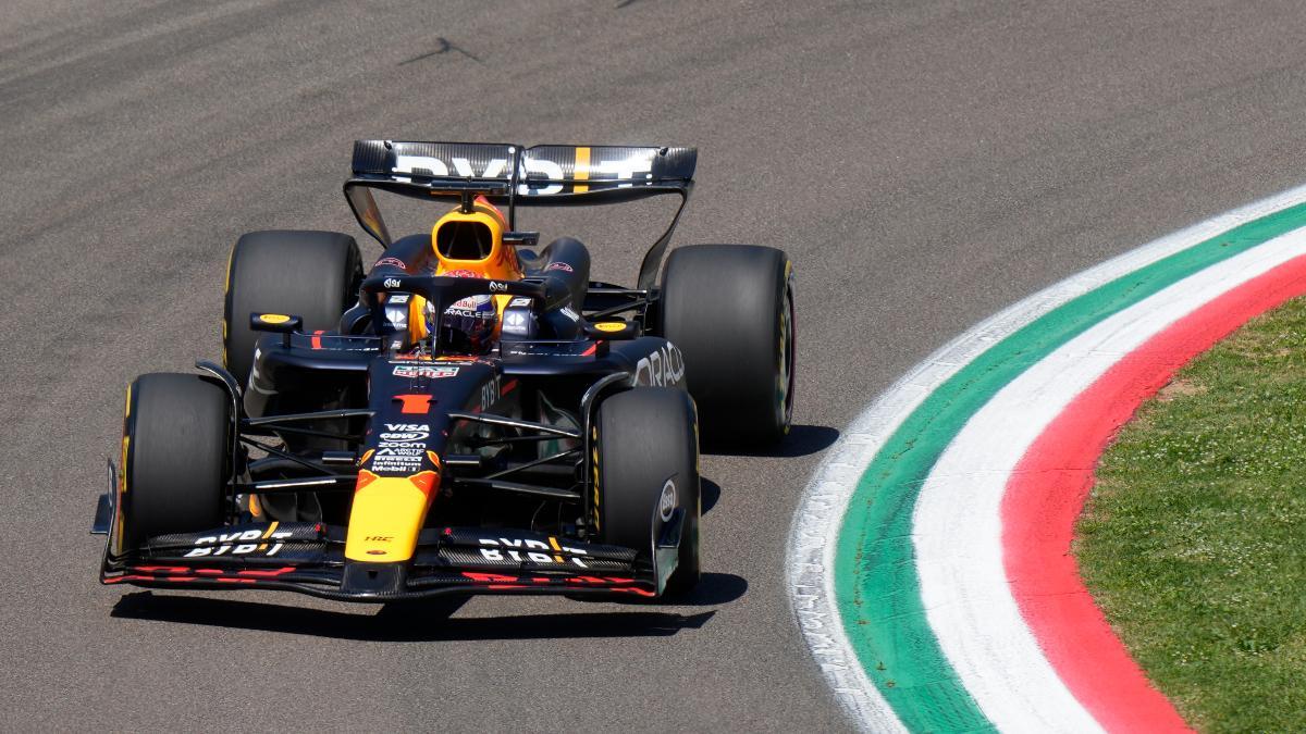 Max Verstappen, al volante del Red Bull en Imola