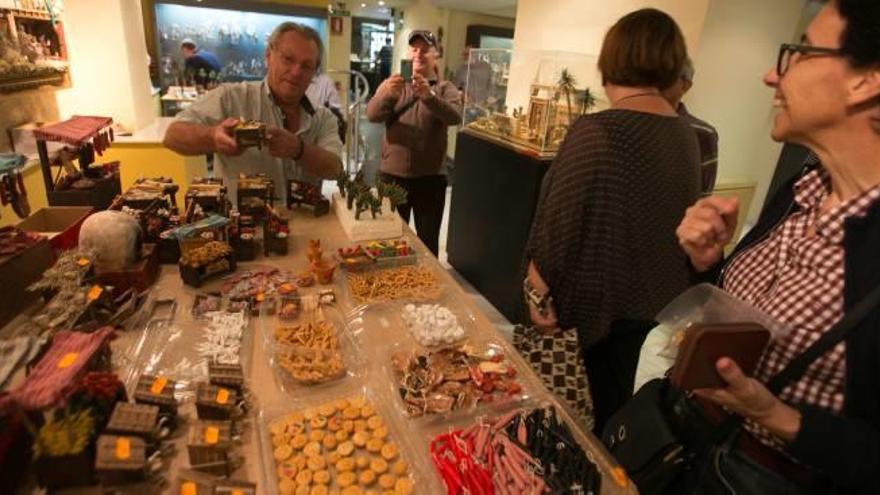 El Museo de Belenes reabre sus puertas por un día para acoger un mercadillo tradicional