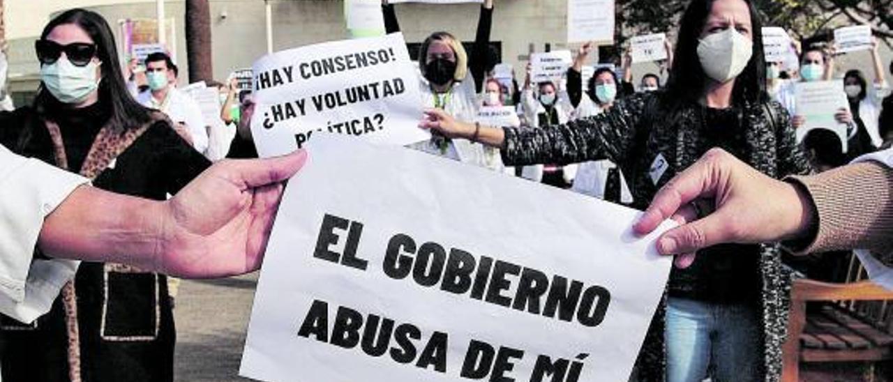 Los médicos temporales de la Mesa de Confluencia se manifiestan por el abuso de temporalidad. | | MARÍA PISACA