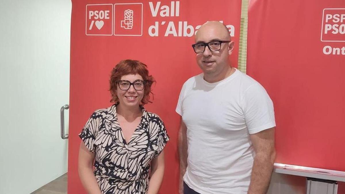 La diputada Romina del Rey y el secretario general del PSPV en la Vall d'Albaida, Fede Vidal.
