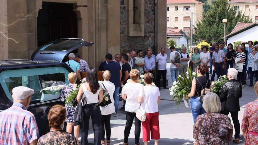 Laviana, un pueblo con &quot;el corazón roto&quot; y con &quot;una profunda herida&quot; por el asesinato de Lola Fernández