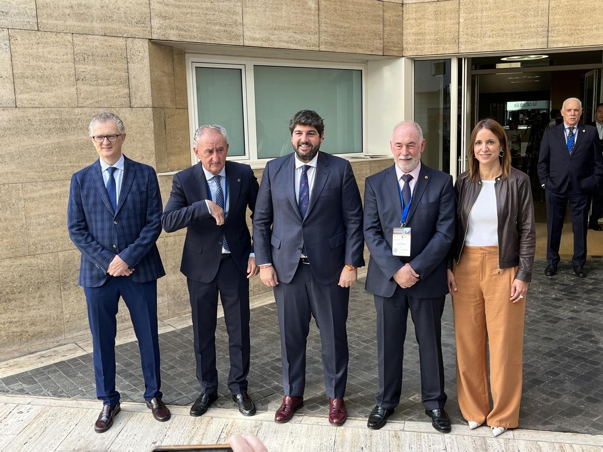 Juan José Pedreño, Tomás Cobo, Fernando López Miras, Francisco Miralles e Isabel Ayala, presentes en la inauguración de la cumbre.