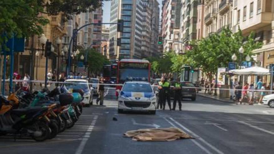 Un hombre perece al precipitarse desde un hotel en Alicante