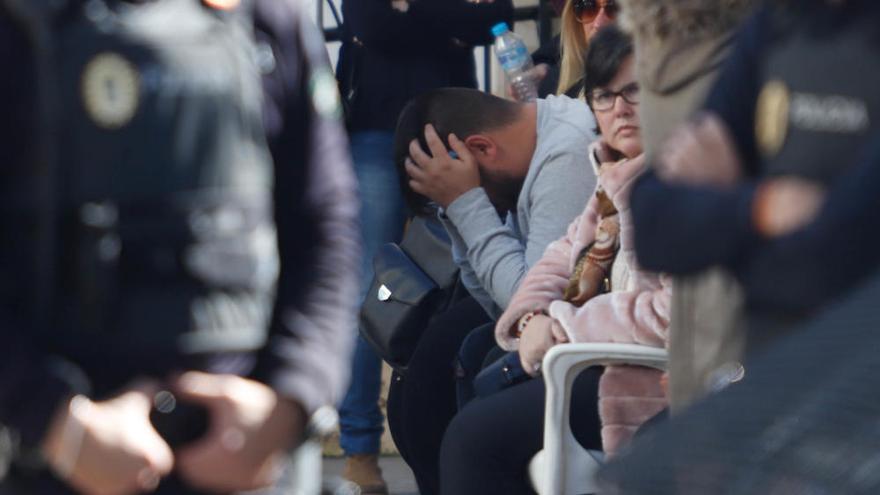 Familiares de Julen durante el entierro del pequeño.