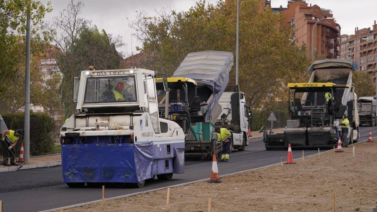 Obras de asfaltado en el anterior tramo de Cardenal Cisneros