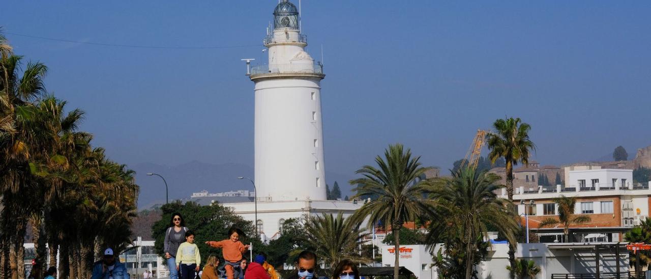 La Farola, desde el dique de Levante.