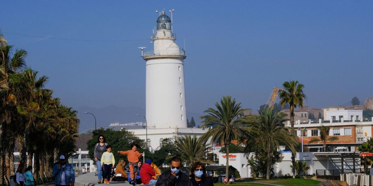 La Farola, desde el dique de Levante.