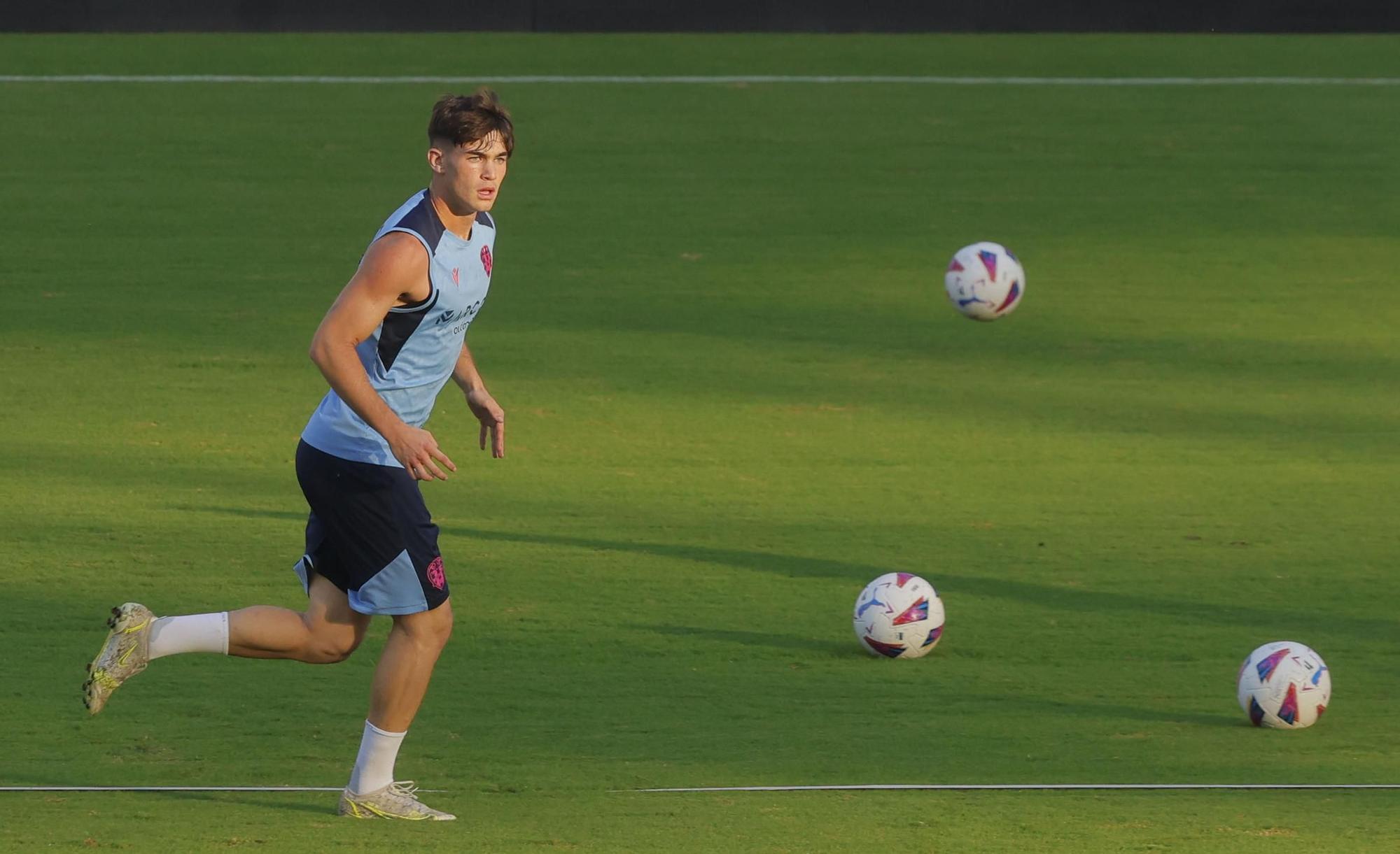 Entrenamiento del Levante UD previo al encuentro frente al Racing de Ferrol