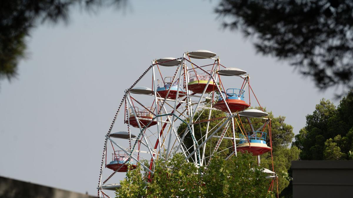 La noria del Parque de Atracciones de Zaragoza, esta semana.