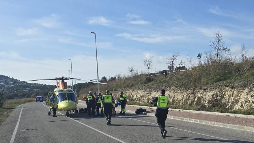 El helicóptero medicalizado trasladó al motorista que se accidentó el 1 de enero / Levante-EMV