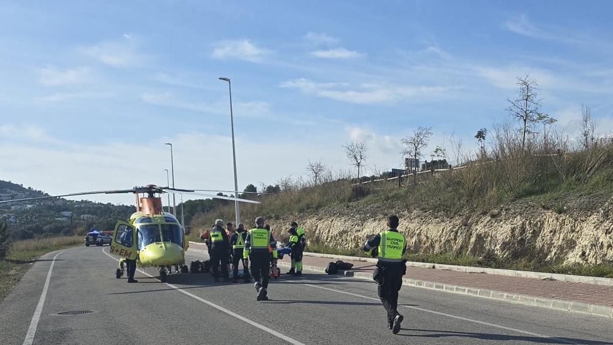El helicóptero medicalizado trasladó al motorista que se accidentó el 1 de enero