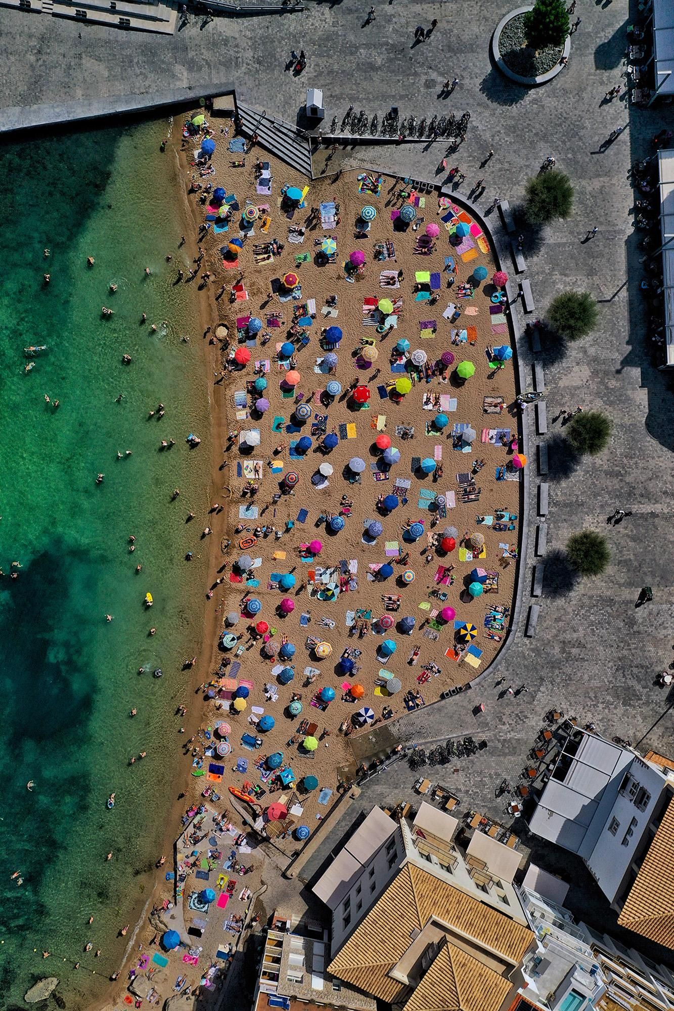 "Agost a la platja de les Barques", guanyadora del Premi Escala