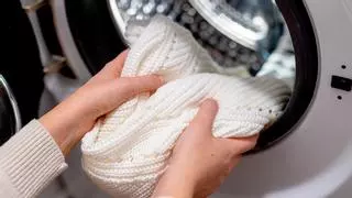 Tres bolas de aluminio en la lavadora: Adiós a la electricidad estática que arruina tus jerséis