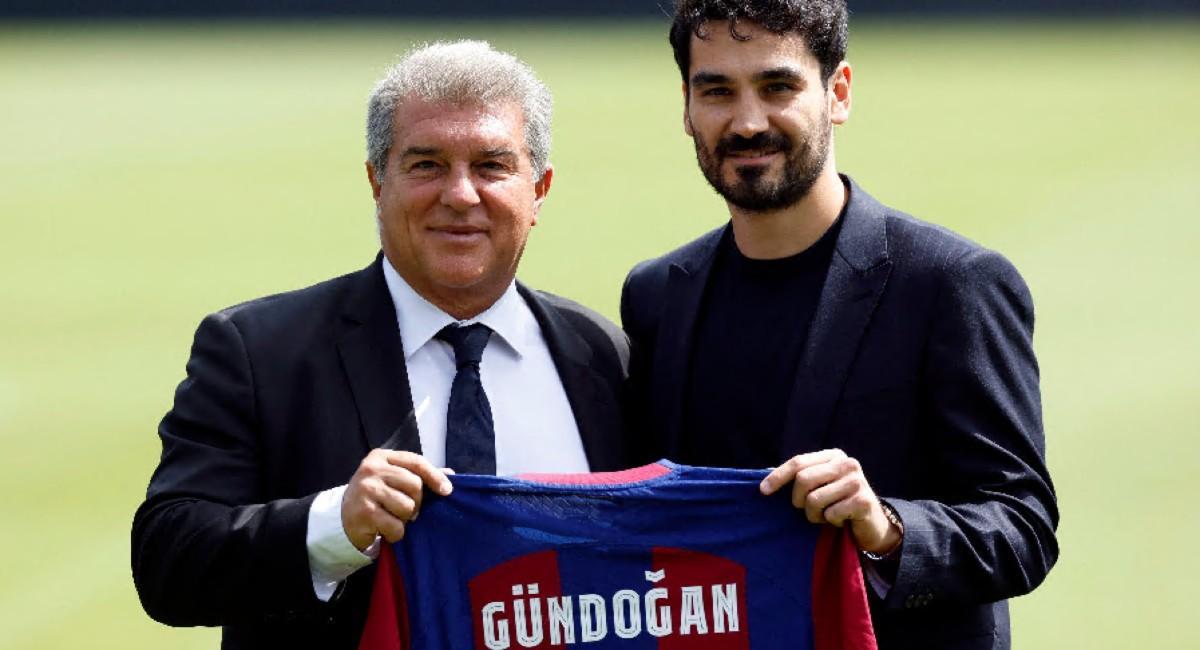 Laporta y Gündogan, en la presentación del alemán en la ciudad deportiva del Barça.