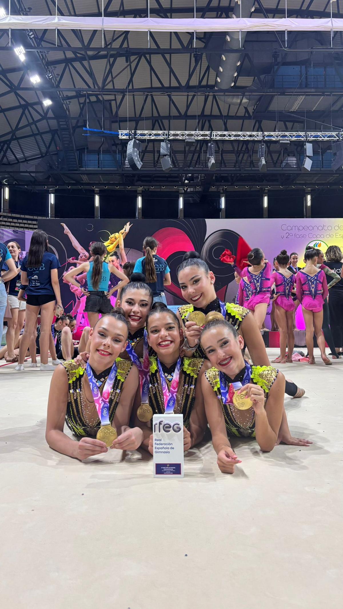 El Sénior del Batistana luce su medalla de oro.