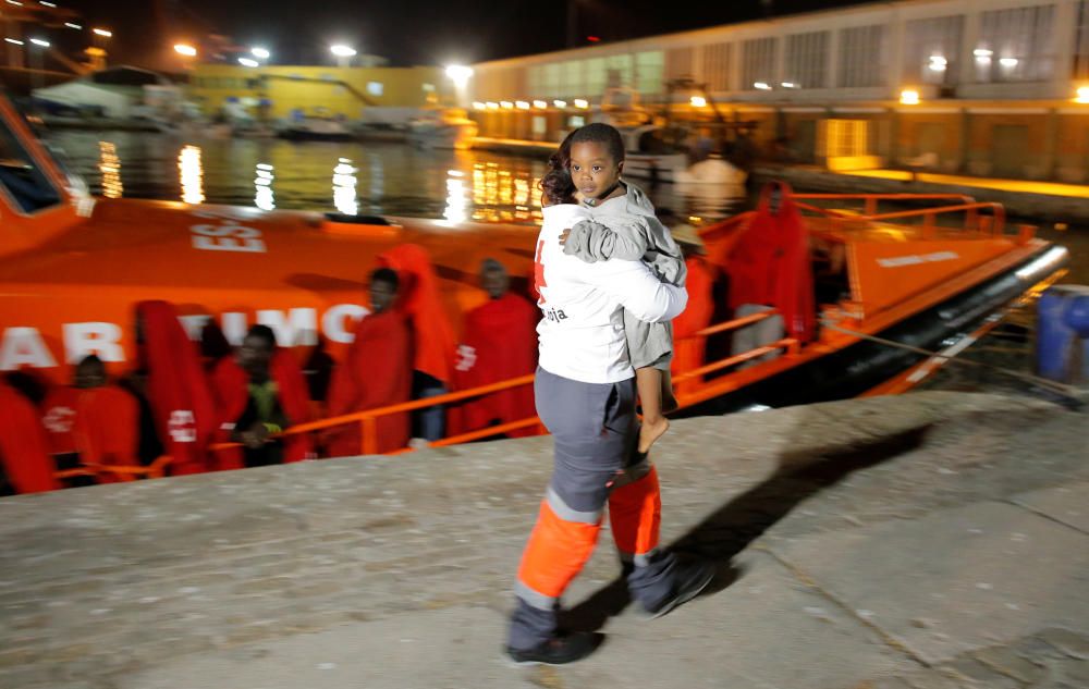 A member of Spanish Red Cross carries a migrant ...