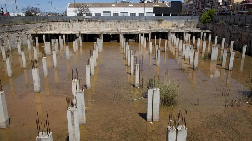 Alzira refrenda la multa de 3.000 € al dueño de la charca de los mosquitos