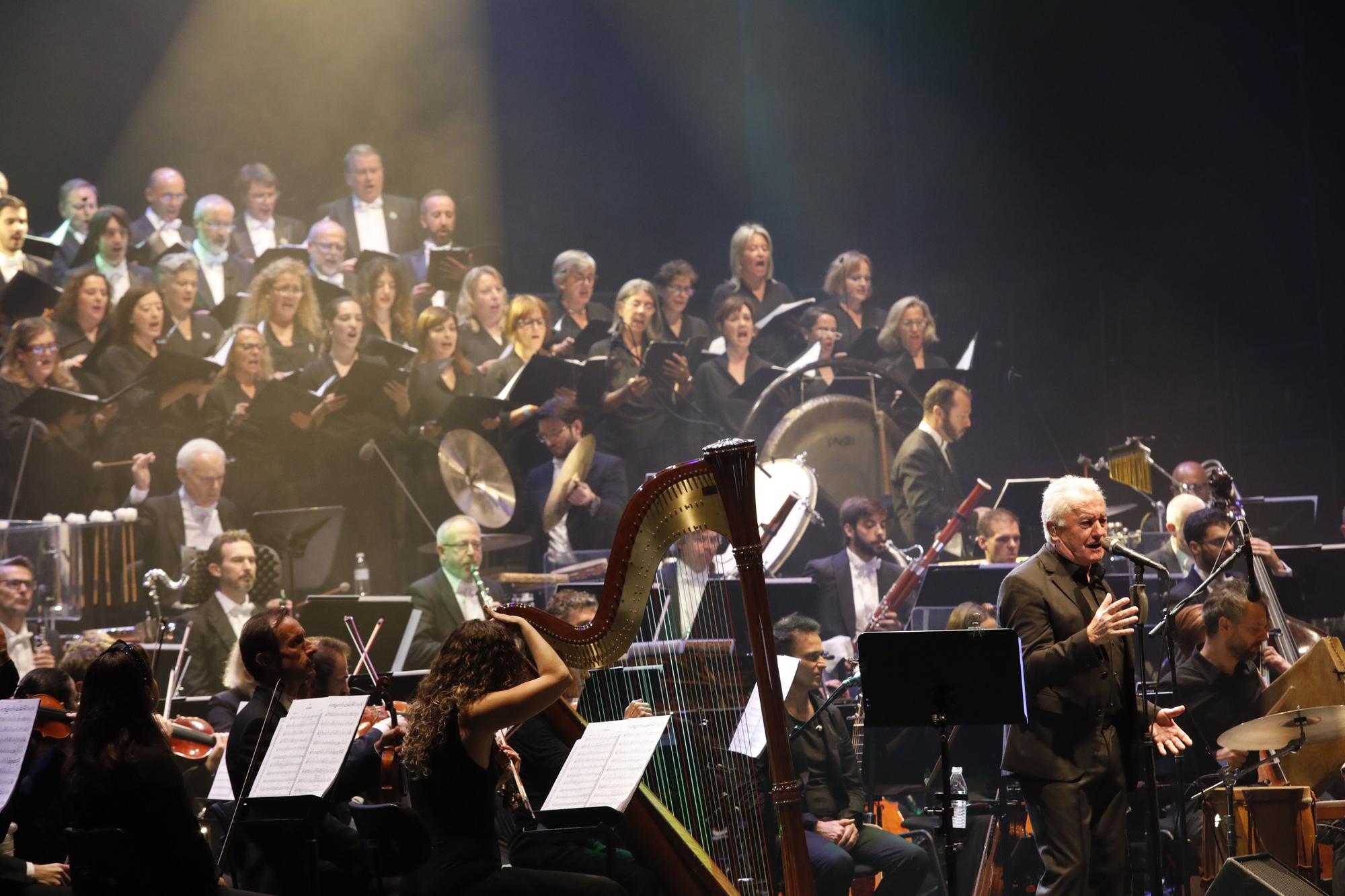 EN IMÁGENES: Así fue el tercer concierto de Víctor Manuel en la Laboral con la OSPA y el Coro de la Fundación Princesa de Asturias