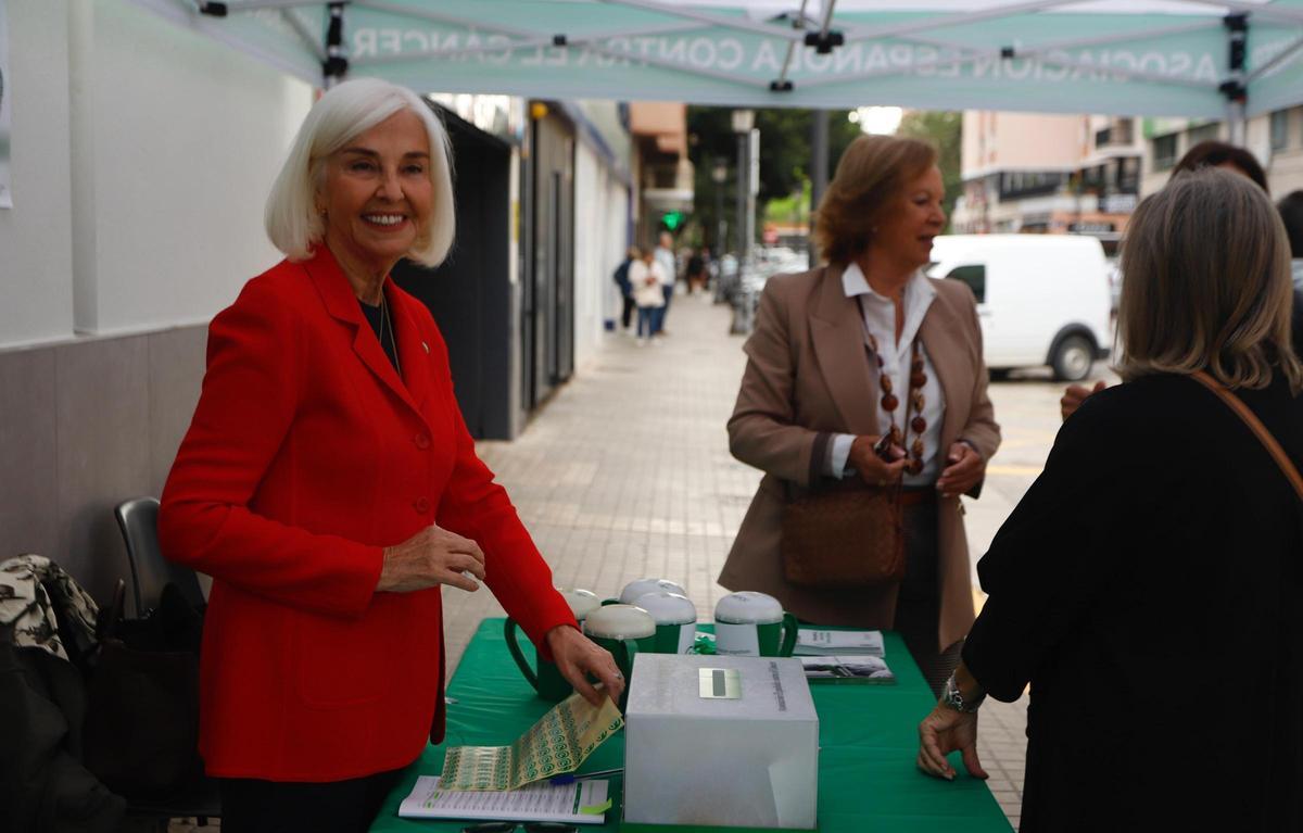Hortensia Herrero preside un año más la mesa de cuestación contra el cáncer