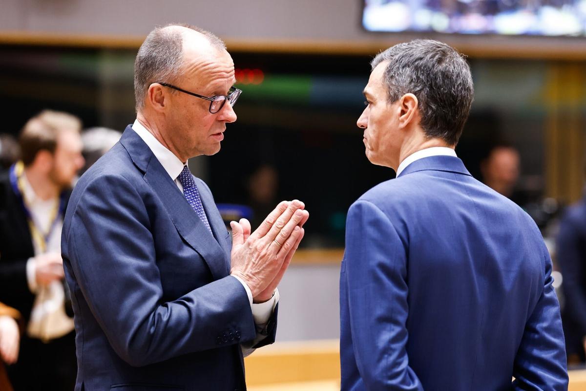 Friedrich Merz im Gespräch mit Pedro Sánchez.