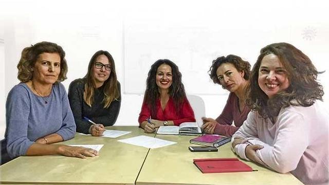 El equipo de la Fundació IRES que ofrece atención psicológica a las víctimas de violencia de género. Falta su compañera Elena Nájera.