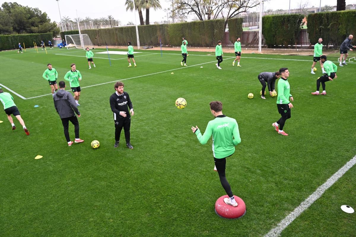 Entrenamiento del Elche previo al partido contra el Real Madrid