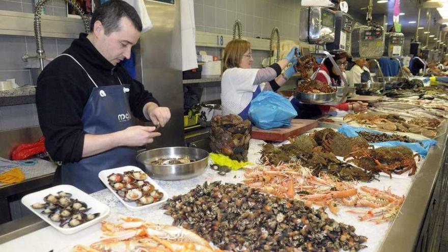 Puestos en el mercado de Eusebio da Guarda, en la plaza de Lugo.