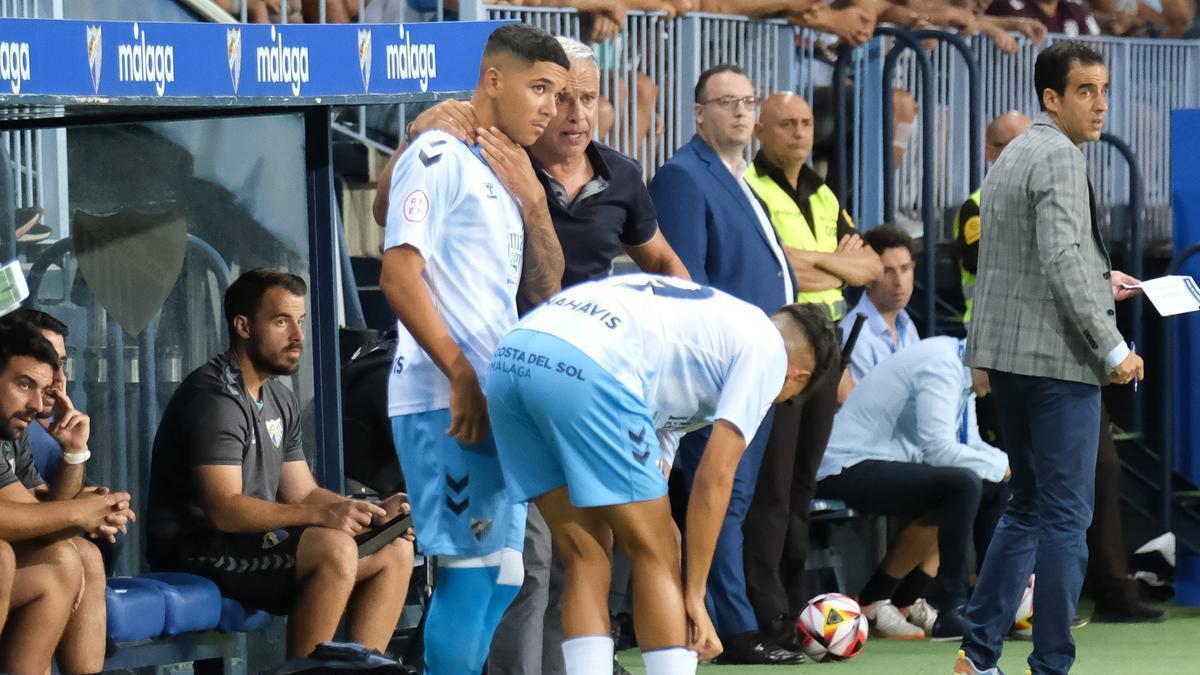 Loren Habla con Pellicer durante el partido frente al Antequera.