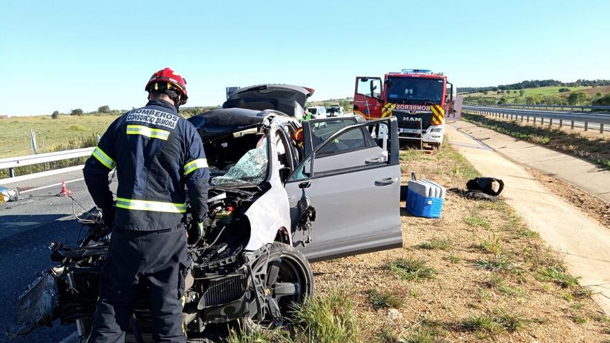 Nuevos datos del accidente mortal entre un Porche y un camión en la A-66 en Zamora
