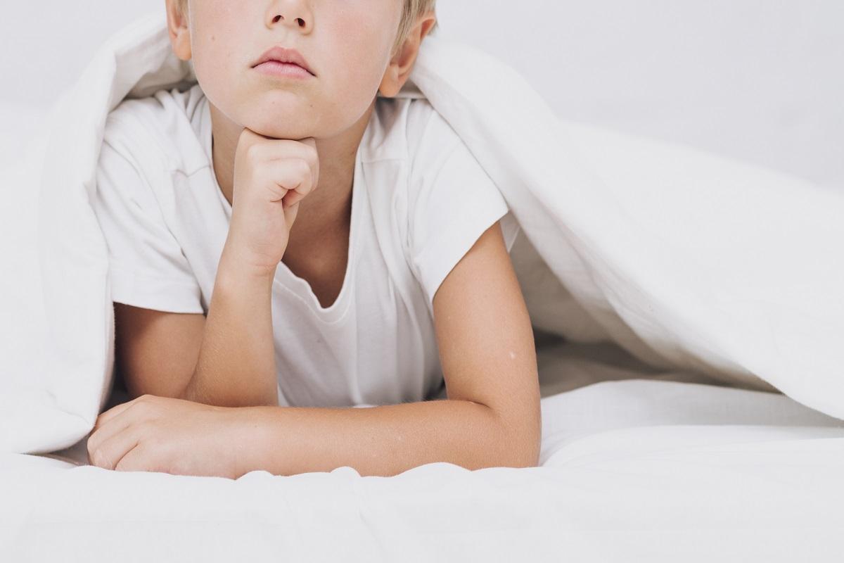 Una de las causas de insmonio infantil es que tienen cambiados sus ritmos circadianos.