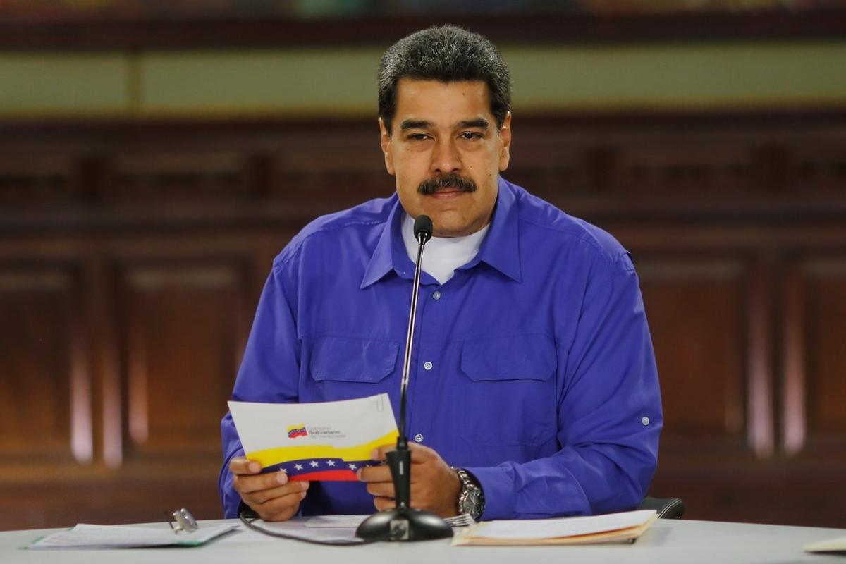 CARACAS  VENEZUELA   14 08 2019 - Fotografia cedida por Prensa de Miraflores donde se observa al presidente venezolano Nicolas Maduro  tomar parte en un acto de Gobierno hoy  14 de agosto del 2019  en Caracas  Maduro afirmo este miercoles que el expresidente de Colombia Alvaro Uribe Velez  encabeza un supuesto plan magnicida que contempla el ingreso a Venezuela de 32 mercenarios  quienes ademas atentarian contra otros dirigentes del oficialismo  EFE PRENSA MIRAFLORES  NO VENTAS  SOLO USO EDITORIAL